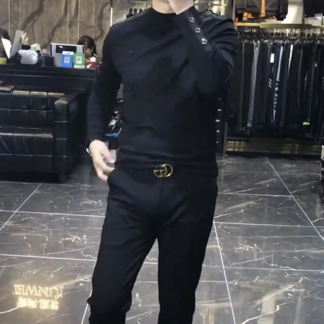 Sonbahar ve kış yeni erkek hafif lüks iş eğlence siyah moda trendi uzun kollu T-shirt