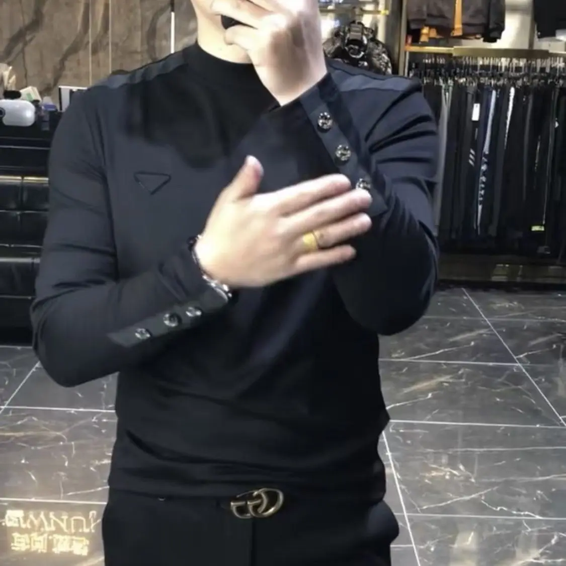 Sonbahar ve kış yeni erkek hafif lüks iş eğlence siyah moda trendi uzun kollu T-shirt