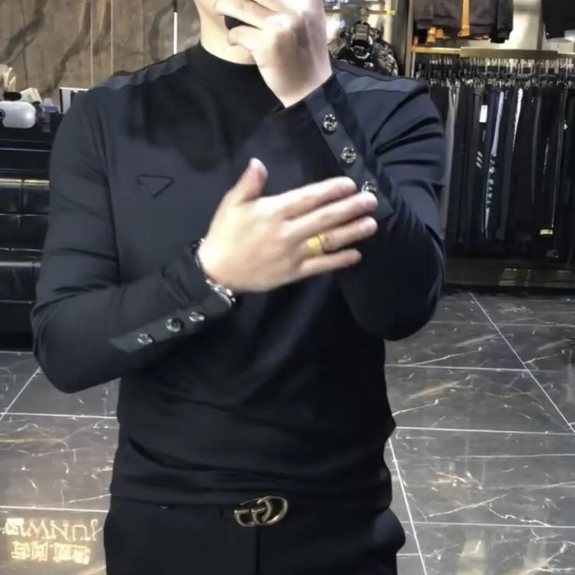 Sonbahar ve kış yeni erkek hafif lüks iş eğlence siyah moda trendi uzun kollu T-shirt