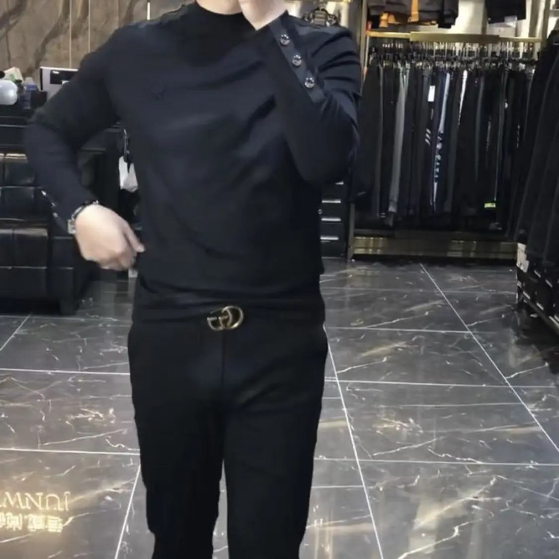 Sonbahar ve kış yeni erkek hafif lüks iş eğlence siyah moda trendi uzun kollu T-shirt