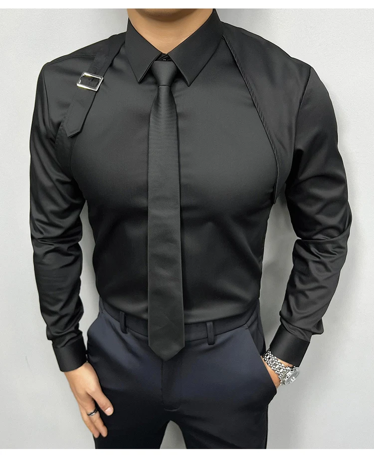 2024 Moda Omuz Askısı Ekleme Metal Düğme Tasarım Gömlek Erkekler Sosyal Smokin Elbise Gömlek Erkekler Slim Fit Uzun Kollu Gömlek