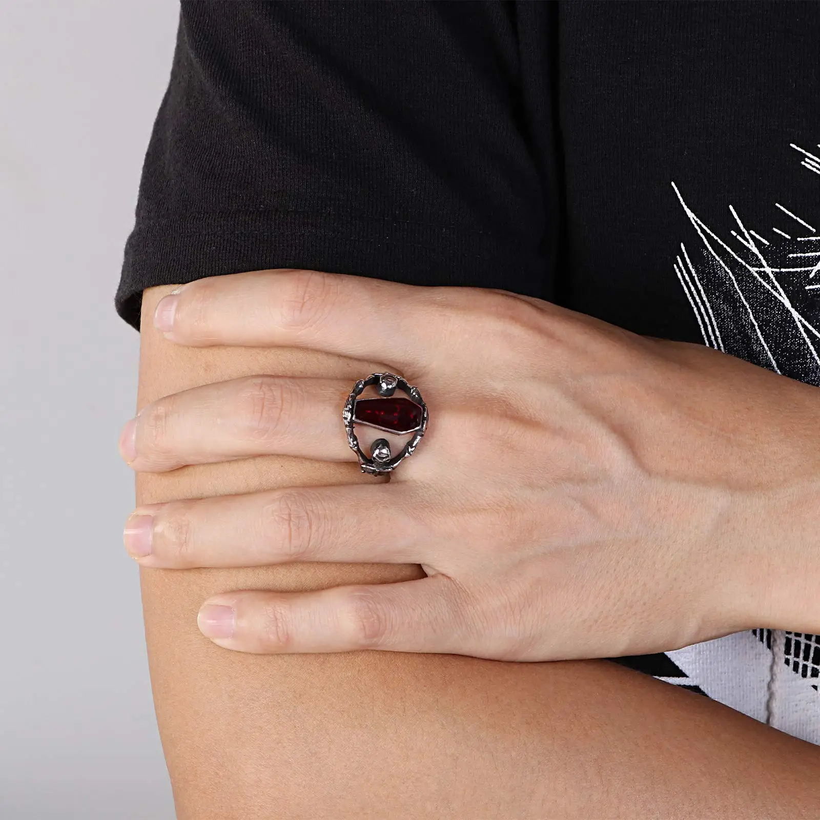 Vintage erkek hayalet iskelet kafatası yüzükler erkekler için gotik Punk alaşım Metal tabut yüzük kaya Biker cadılar bayramı takı aksesuarları