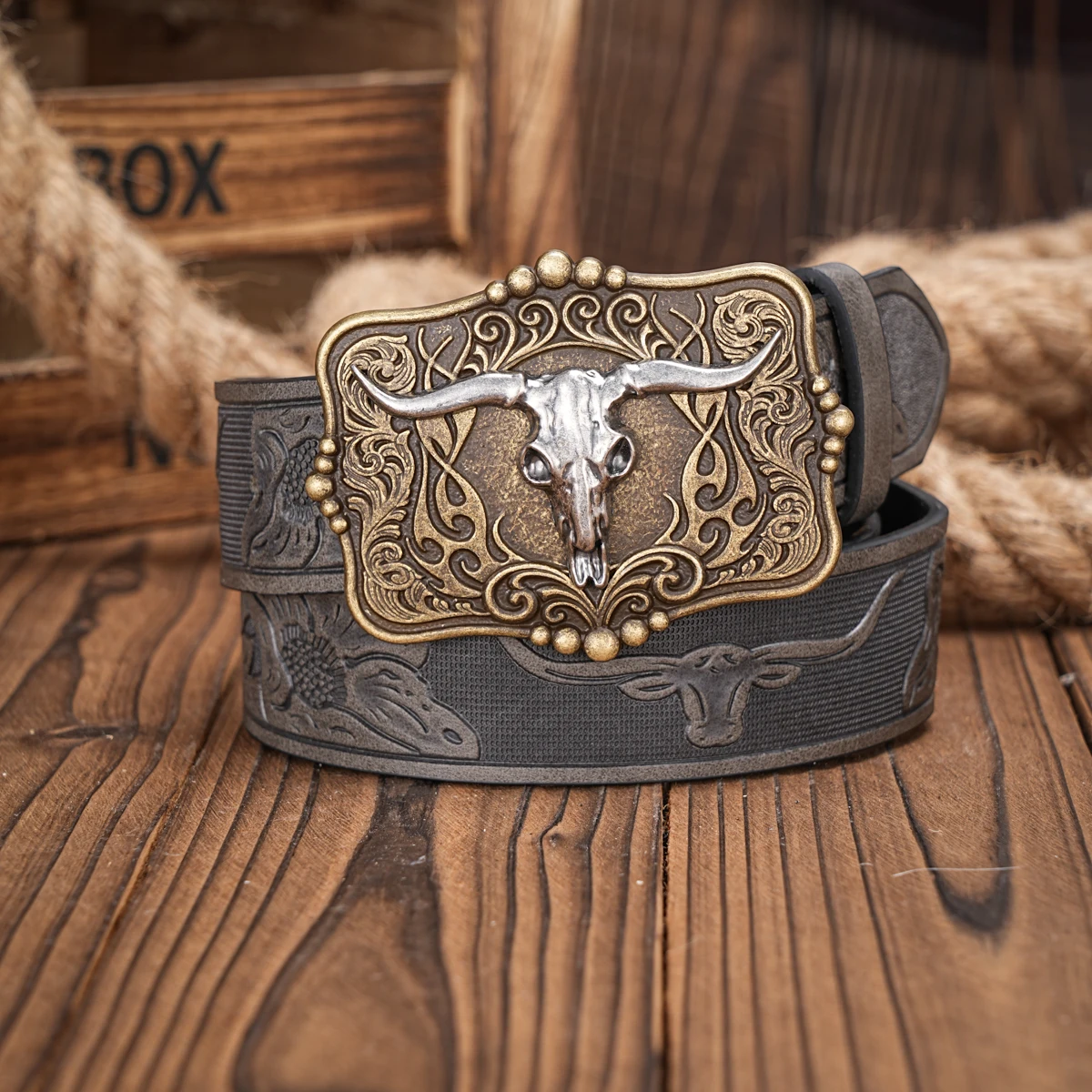 A men's and women's casual retro belt Western style! PU leather belt with metal buckle, suitable for daily work wear