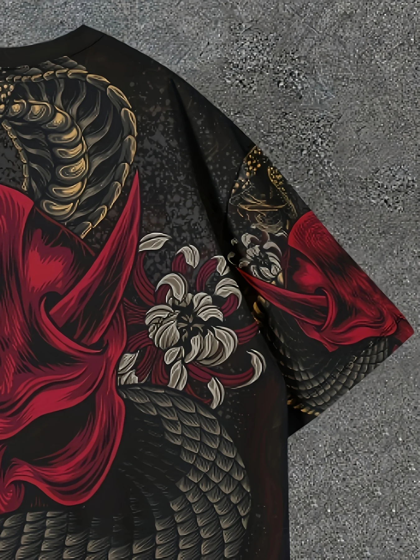 Men's red and black dragon printed off-the-shoulder short-sleeved T-shirt, casual round-neck tattoo design summer T-shirt