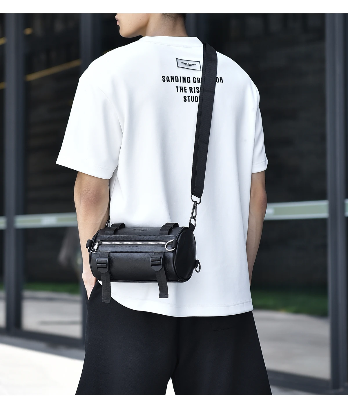 Waterproof USB Crossbody Anti-Theft Short Sports Running Travel Messenger Sling Fashion Designer Chest Bag Shoulder Bag for Men