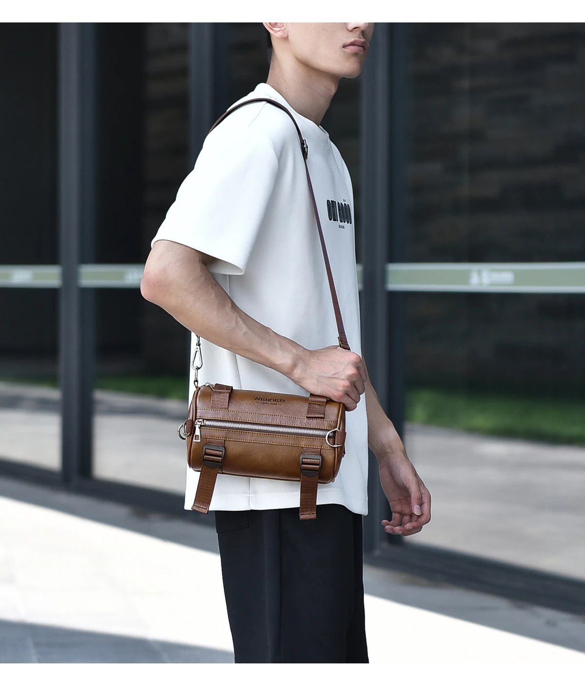 Waterproof USB Crossbody Anti-Theft Short Sports Running Travel Messenger Sling Fashion Designer Chest Bag Shoulder Bag for Men