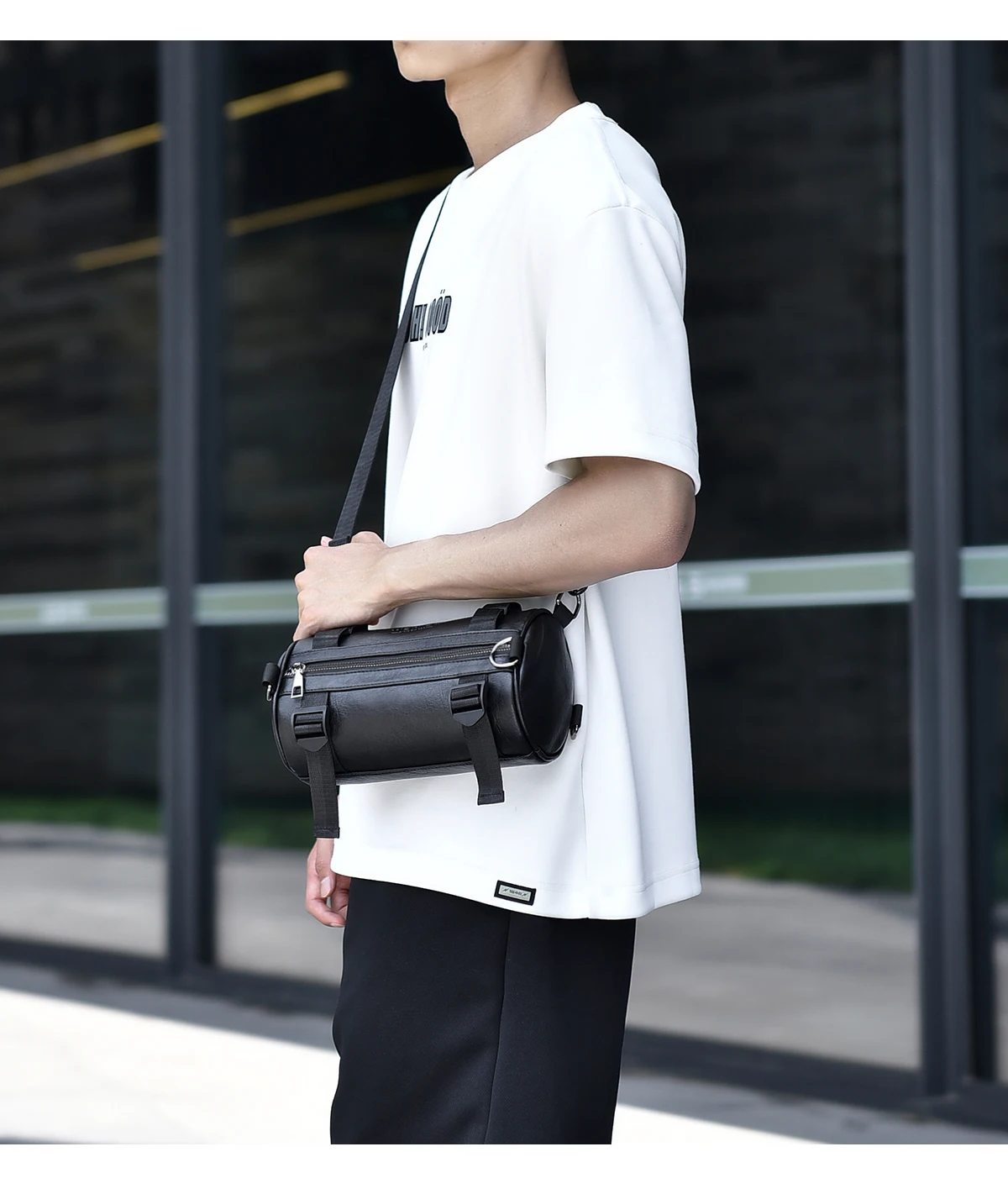 Waterproof USB Crossbody Anti-Theft Short Sports Running Travel Messenger Sling Fashion Designer Chest Bag Shoulder Bag for Men