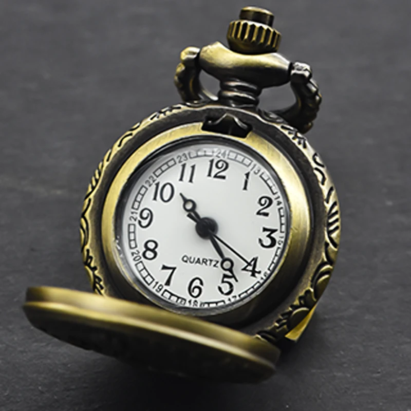 Small Vintage Bronze Steampunk Gear Carved Trumpet Quartz Pocket Watch Necklace Pendant Clock Chain Men Women Chain Gift