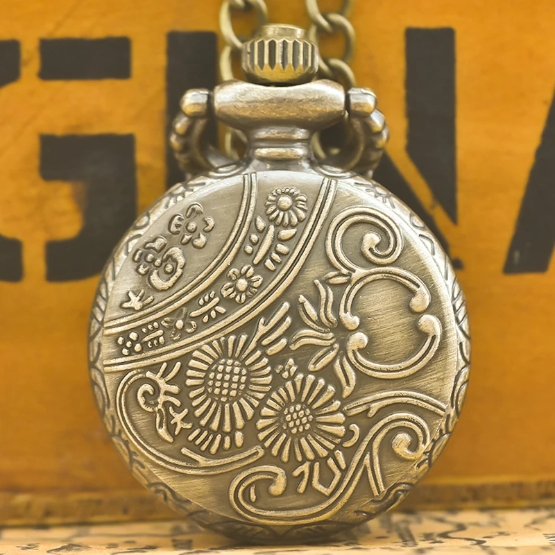 Small Vintage Bronze Steampunk Gear Carved Trumpet Quartz Pocket Watch Necklace Pendant Clock Chain Men Women Chain Gift